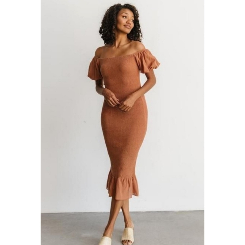 Baltic Born | Alana Smocked Midi Dress in Mocha Size Small